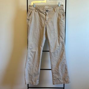 Old Navy Diva Khaki pants, Size 8 SHORT